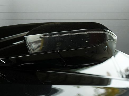 Used 2023 BMW 760i xDrive w/ Executive Package image 17