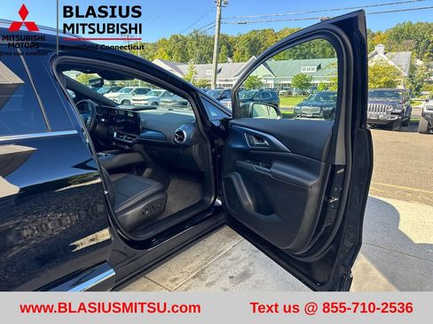 Used 2025 Chevrolet Equinox EV LT w/ Convenience Package II FWD image 44