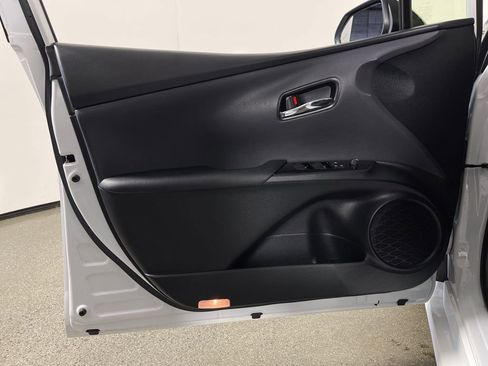 Certified 2022 Toyota Prius FWD image 17