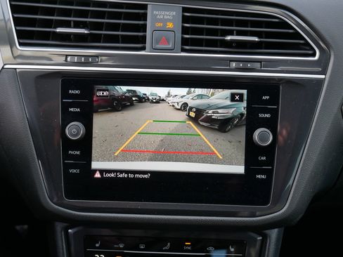 Used 2024 Volkswagen Tiguan SE image 27