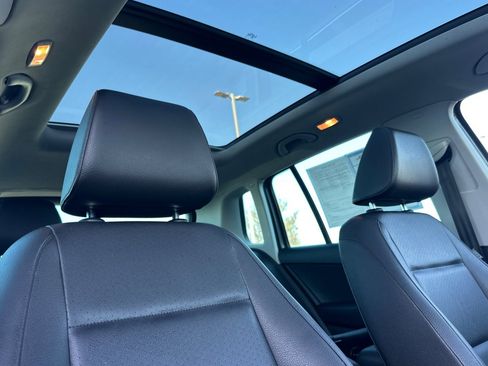 Used 2015 Volkswagen Tiguan SE image 17