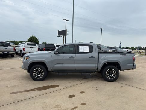 Used 2021 Toyota Tacoma TRD Sport w/ Technology Package RWD image 8