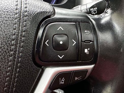 Used 2018 Toyota Highlander XLE AWD/4WD image 27