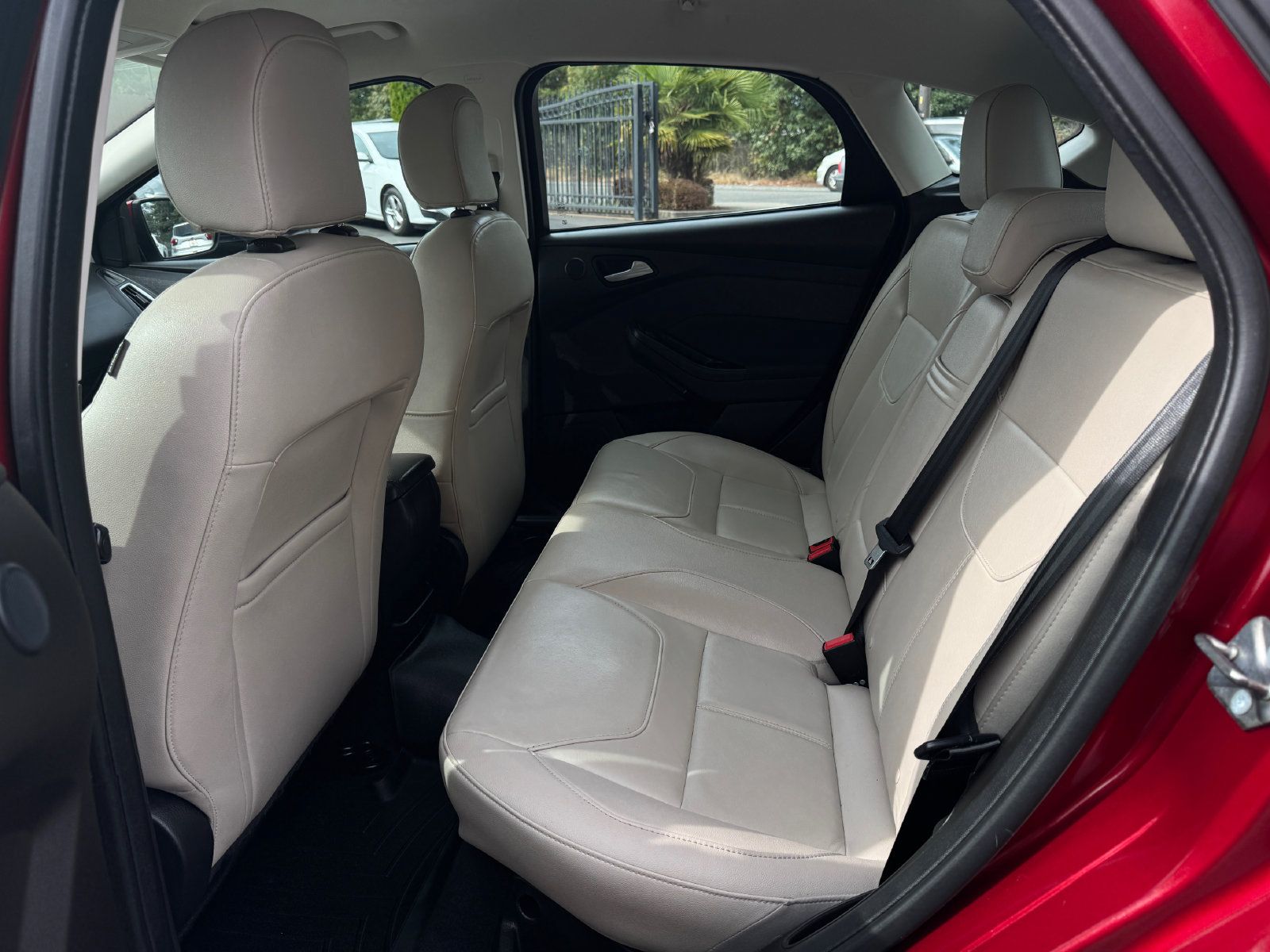 Used 2016 Ford Focus Titanium FWD image 14