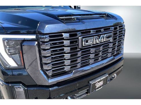 Used 2024 GMC Sierra 3500 Denali Ultimate AWD/4WD image 34