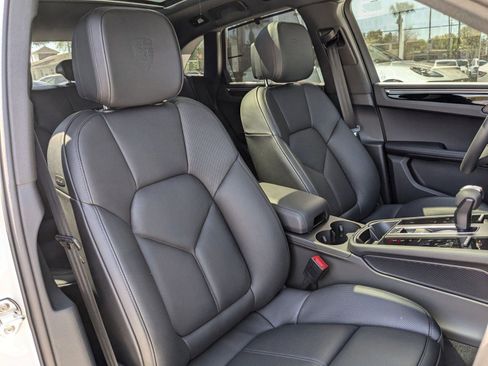 Certified 2025 Porsche Macan image 26