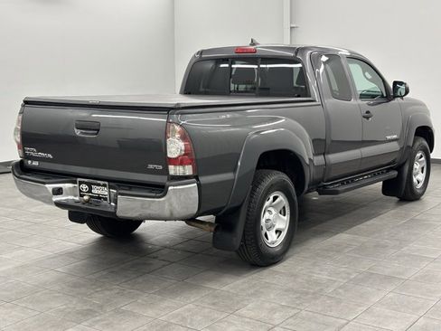 Used 2015 Toyota Tacoma 4x4 Access Cab image 2
