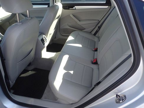 Used 2013 Volkswagen Passat TDI SE FWD image 10