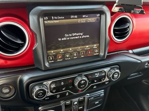 Used 2023 Jeep Gladiator Rubicon w/ LED Lighting Group AWD/4WD image 25