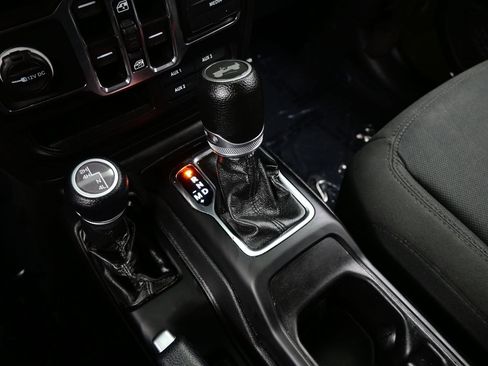 Used 2021 Jeep Wrangler Unlimited Sport AWD/4WD image 19