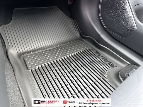 Used 2025 Toyota RAV4 XLE image 19