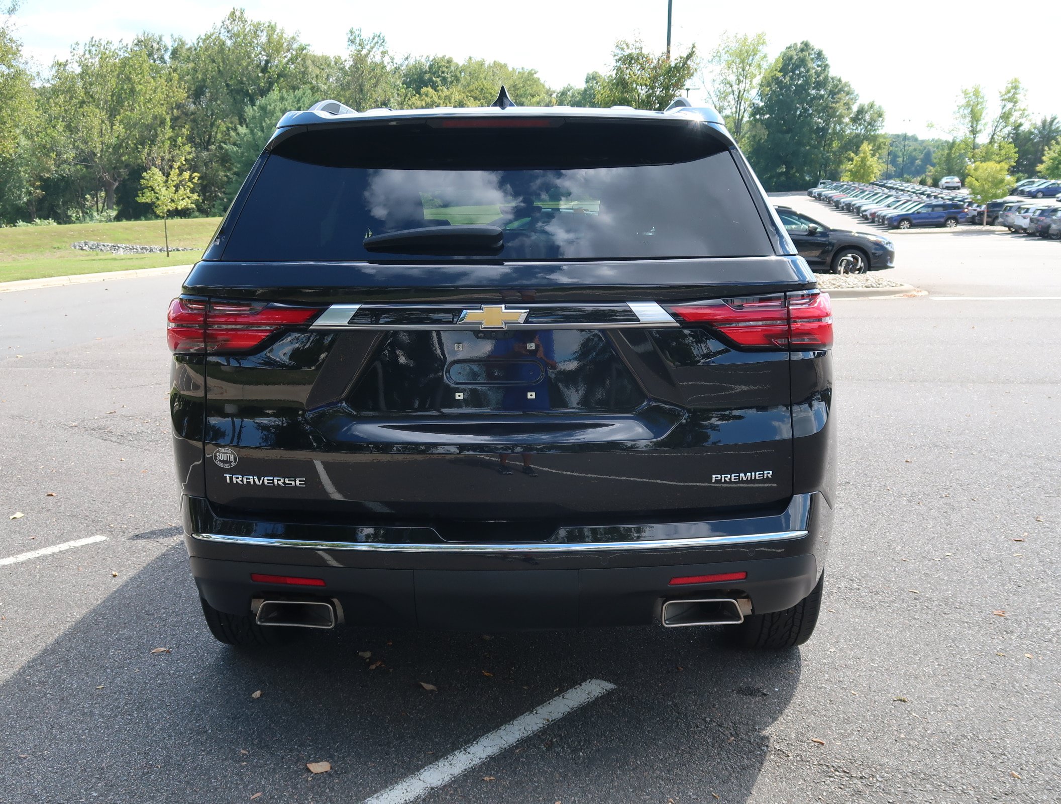 Used 2023 Chevrolet Traverse Premier w/ LPO, Cargo Package FWD image 7