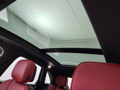 Used 2025 Porsche Macan image 15