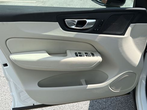 Certified 2025 Volvo XC60 B5 Plus w/ Protection Package Premier AWD/4WD image 24