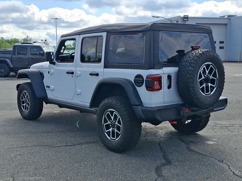 Used 2025 Jeep Wrangler Unlimited Rubicon w/ Convenience Group AWD/4WD image 3