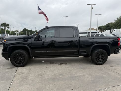 Used 2024 Chevrolet Silverado 2500 High Country w/ High Country Premium Package AWD/4WD image 8