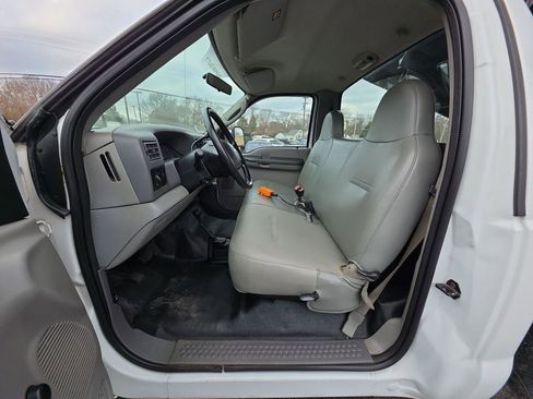 Used 2004 Ford F550 4x4 Regular Cab Super Duty image 3