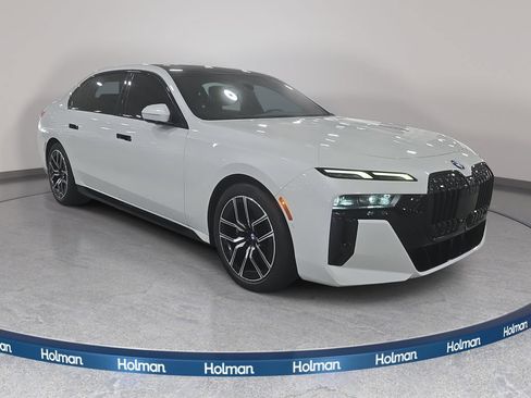 Certified 2023 BMW 740i RWD image 3