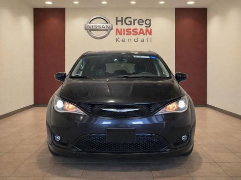Used 2018 Chrysler Pacifica Touring Plus w/ S Appearance Package FWD image 5