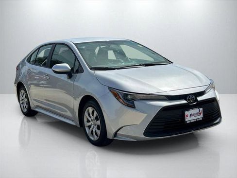 Certified 2025 Toyota Corolla LE FWD image 3