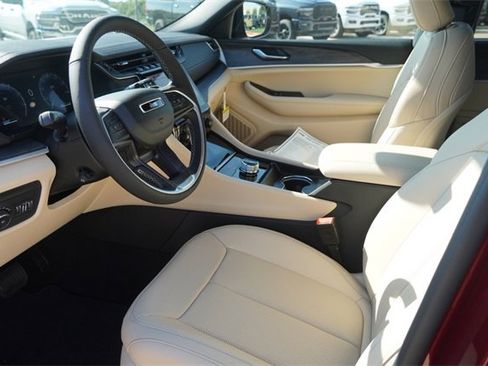 New 2025 Jeep Grand Cherokee L Limited w/ Luxury Tech Group II image 20