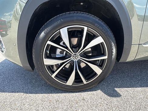 Certified 2025 Volkswagen Atlas SEL Premium R-Line image 9