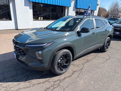New 2026 Chevrolet Trax LT w/ Midnight Edition image 2