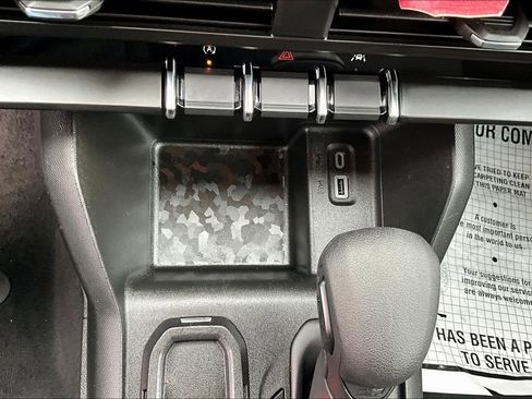 Used 2023 Chevrolet Colorado W/T image 17