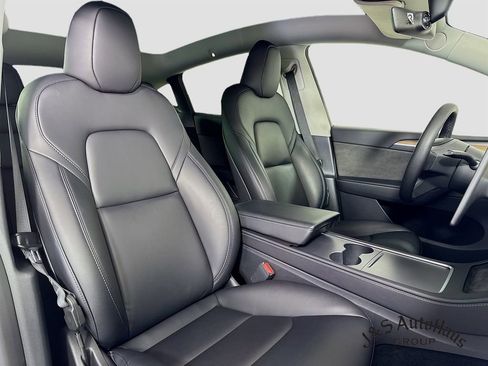 Used 2022 Tesla Model Y Long Range image 34