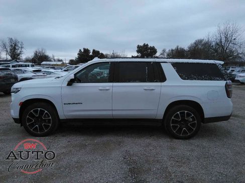 Used 2024 Chevrolet Suburban RST image 4