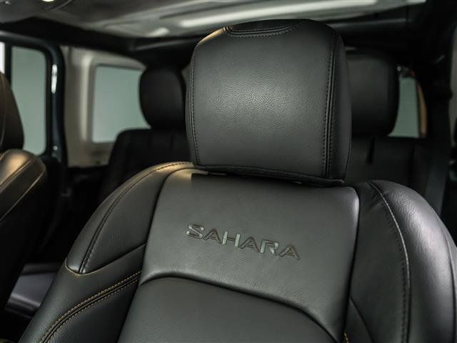 Used 2024 Jeep Wrangler Unlimited Sahara w/ Technology Group AWD/4WD image 18