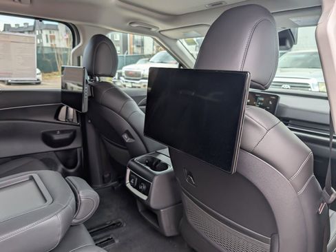 New 2025 Kia Carnival SX image 17