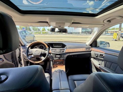 Used 2013 Mercedes-Benz E 350 4MATIC Sedan image 18
