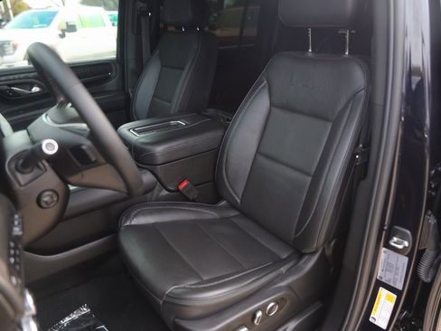 Used 2023 GMC Yukon XL Denali w/ Max Trailering Package image 10