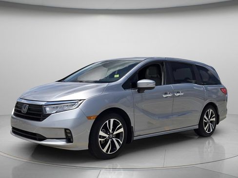 Certified 2024 Honda Odyssey Touring image 9