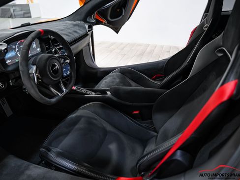 Used 2023 McLaren Artura image 39