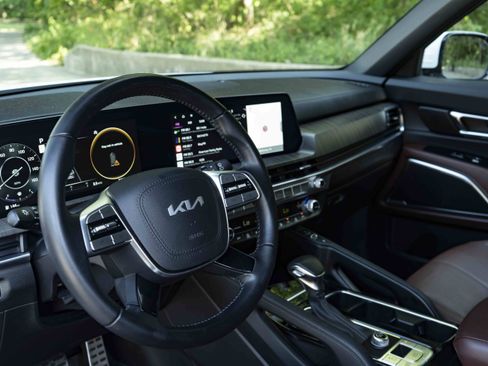 Used 2024 Kia Telluride SX FWD image 16