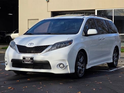 Used 2017 Toyota Sienna SE w/ SE Preferred Package image 1