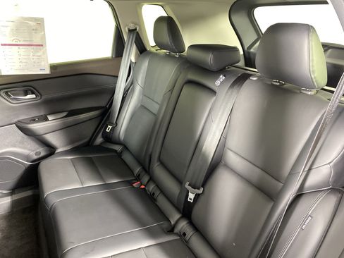 Used 2023 Nissan Rogue SV w/ SV Premium B Package AWD/4WD image 31