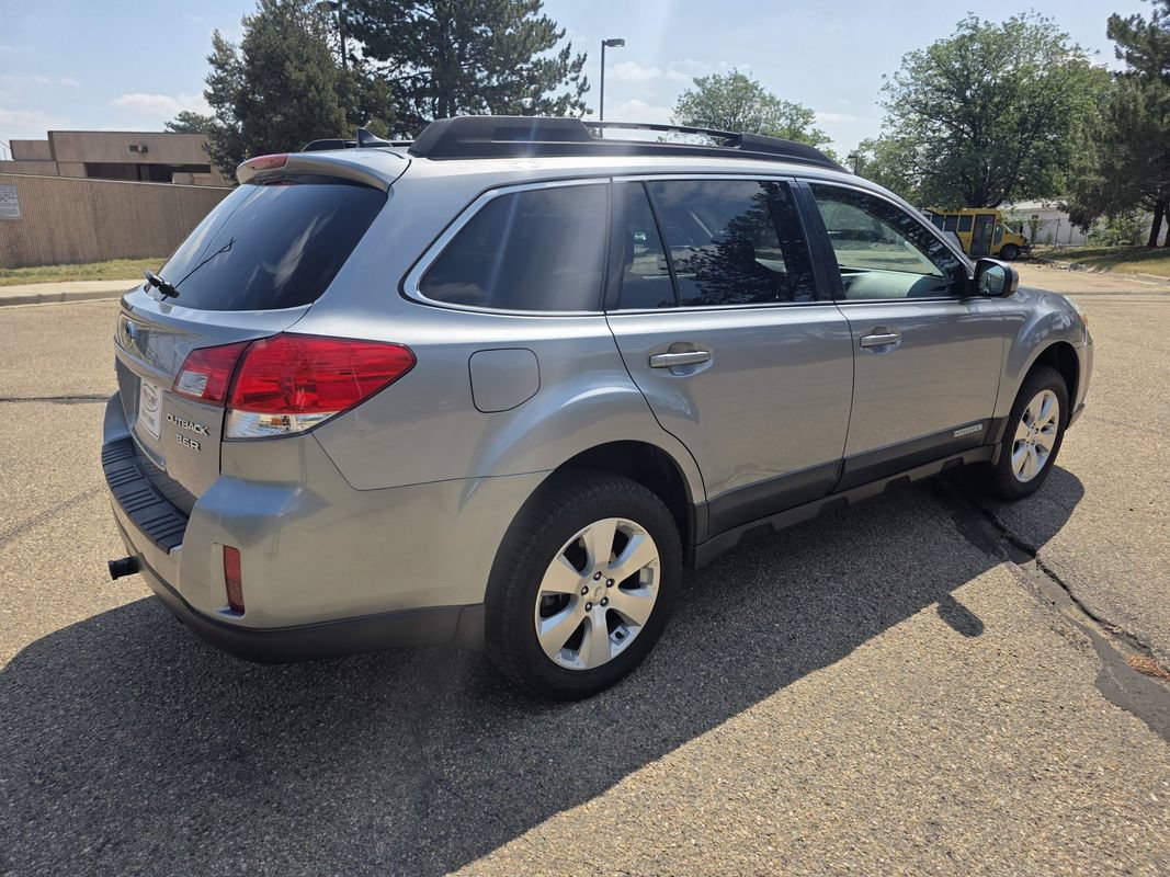 Used 2011 Subaru Outback 3.6R Limited AWD/4WD image 8