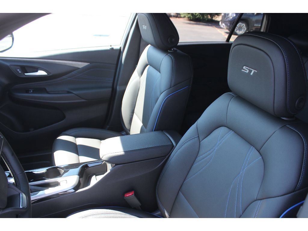 New 2026 Buick Envista Sport Touring w/ Convenience I Package FWD image 2