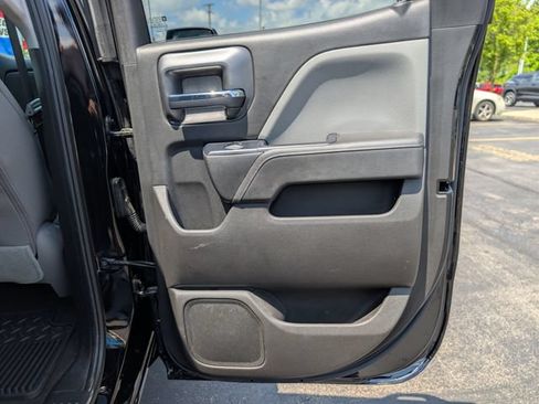 Used 2018 Chevrolet Silverado 1500 Custom w/ Custom Value Package AWD/4WD image 18