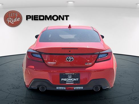 Used 2024 Toyota GR86 RWD image 6