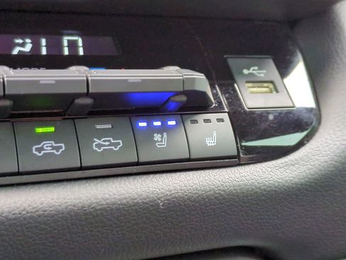 Used 2025 Toyota Tundra Limited AWD/4WD image 21