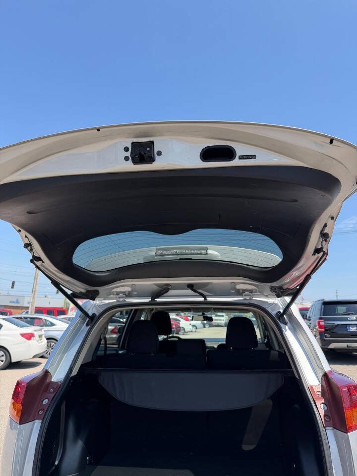 Used 2013 Toyota RAV4 XLE AWD/4WD image 20