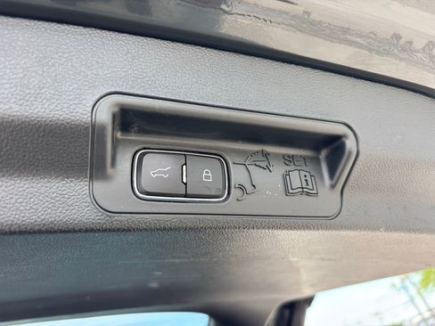 Used 2023 Ford Explorer XLT AWD/4WD image 23