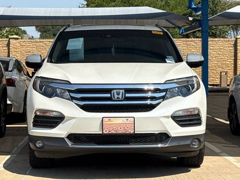 Used 2017 Honda Pilot Elite image 2