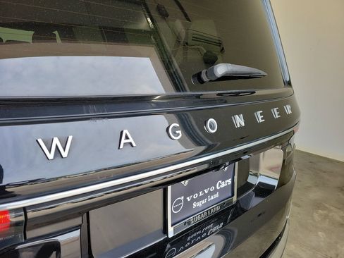 Used 2024 Jeep Wagoneer L Series II w/ Flexible Seating Group AWD/4WD image 9