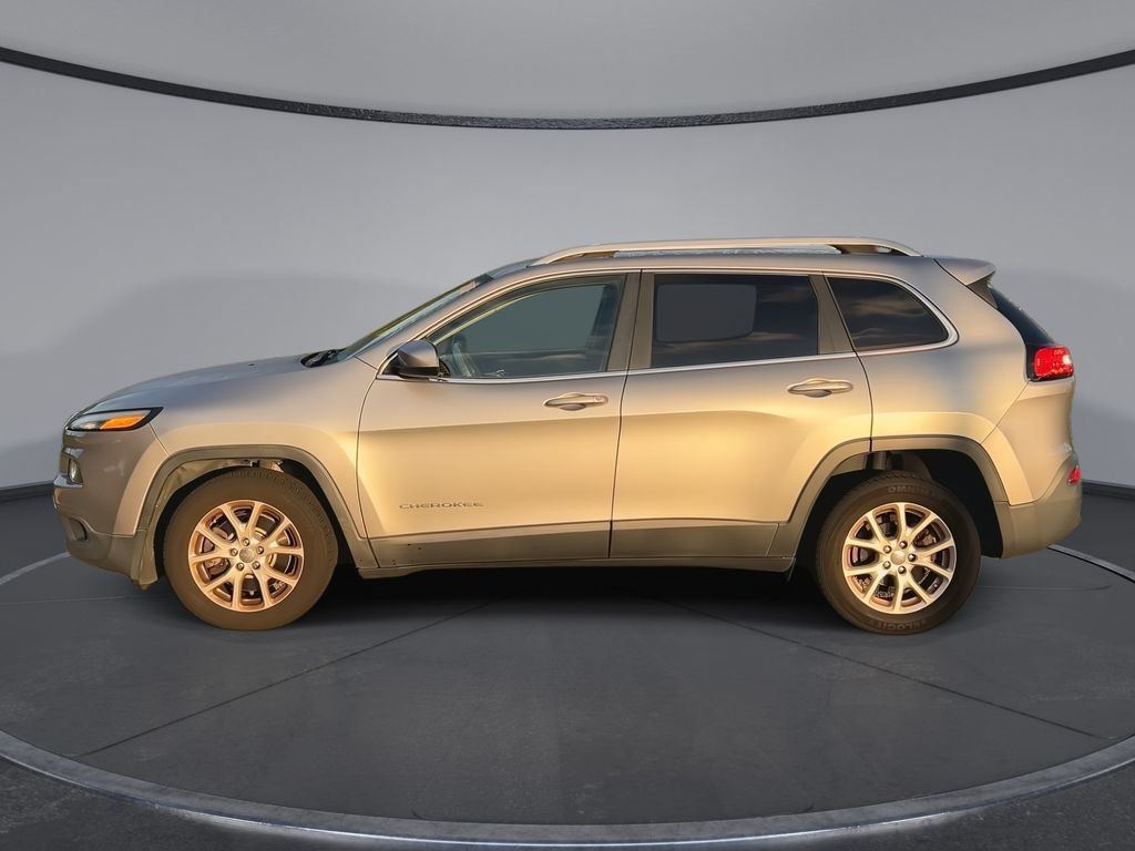 Used 2017 Jeep Cherokee Latitude FWD image 5