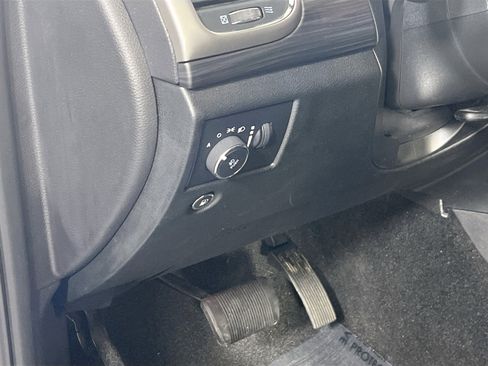 Used 2022 Jeep Grand Cherokee Laredo E image 10